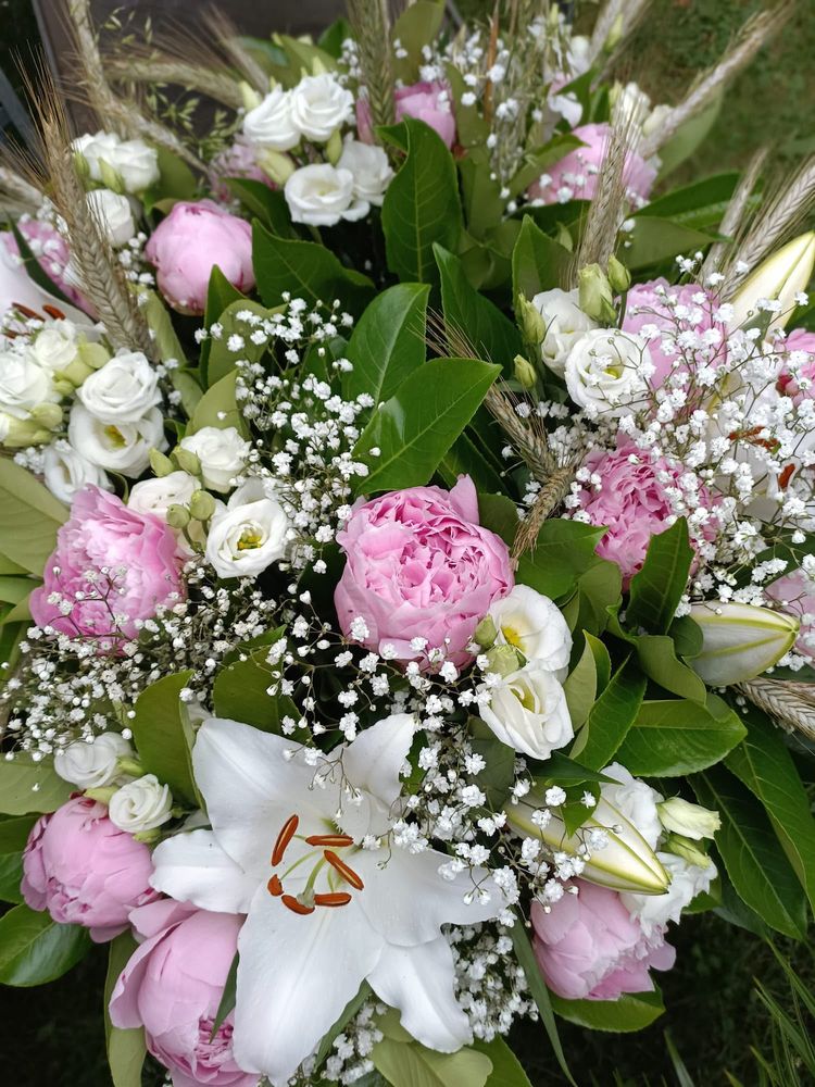 Pivoines, lys et gypsophile